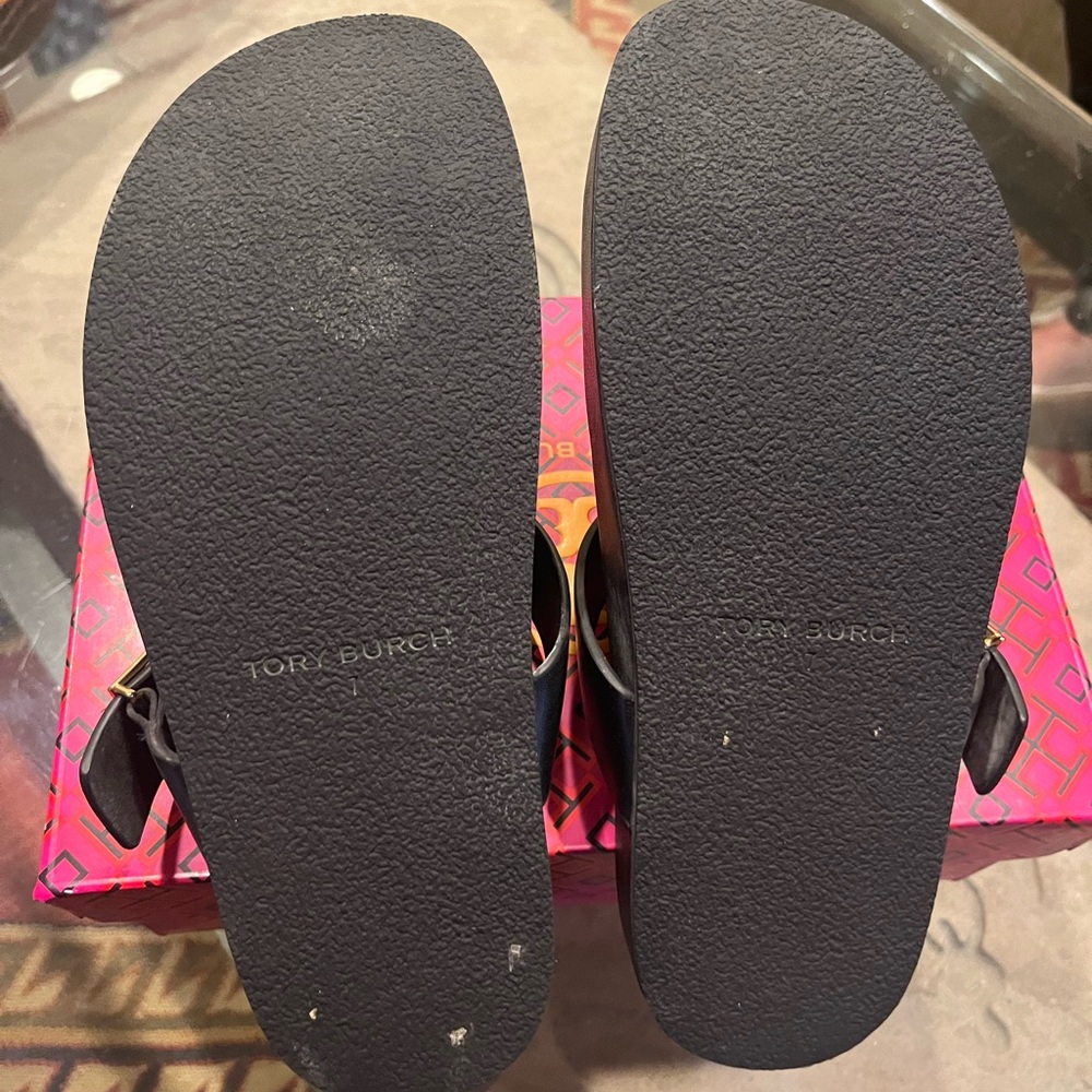 Like New- Size 7 GORGEOUS Tory Burch Black Leather Sandals with Gold Buckle - Picture 4 of 6